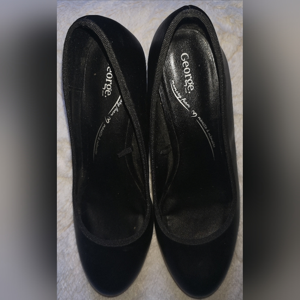 George pumps. Size 9 - Picture 10 of 11